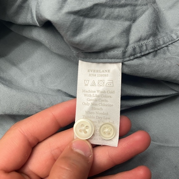 Everlane women’s boxy boyfriend button down shirt - Picture 4 of 4